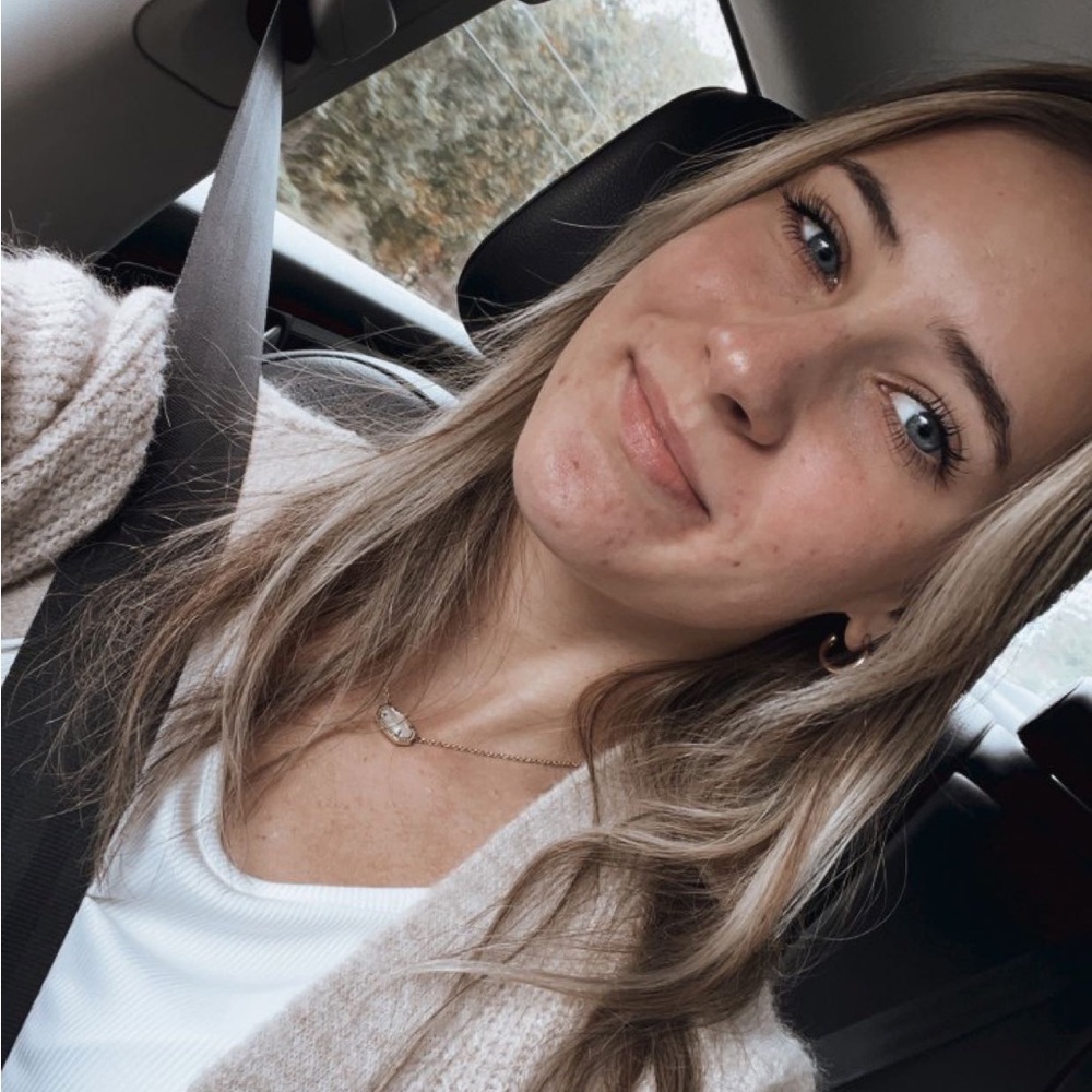 Meet your Posher, Olivia